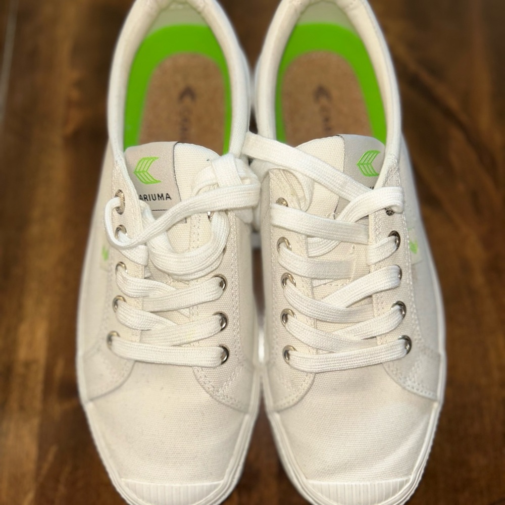 Cariuma OCA Low Off-White Canvas Sneakers